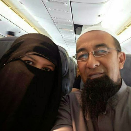 Foto Gambar isteri pertama dan kedua Ustaz Azhar Idrus