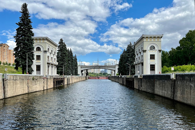 Москва-река, Карамышевское спрямление, шлюз № 9 канала имени Москвы, Карамышевский мост