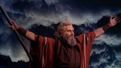 Morre o ator americano Charlton Heston, aos 84 anos