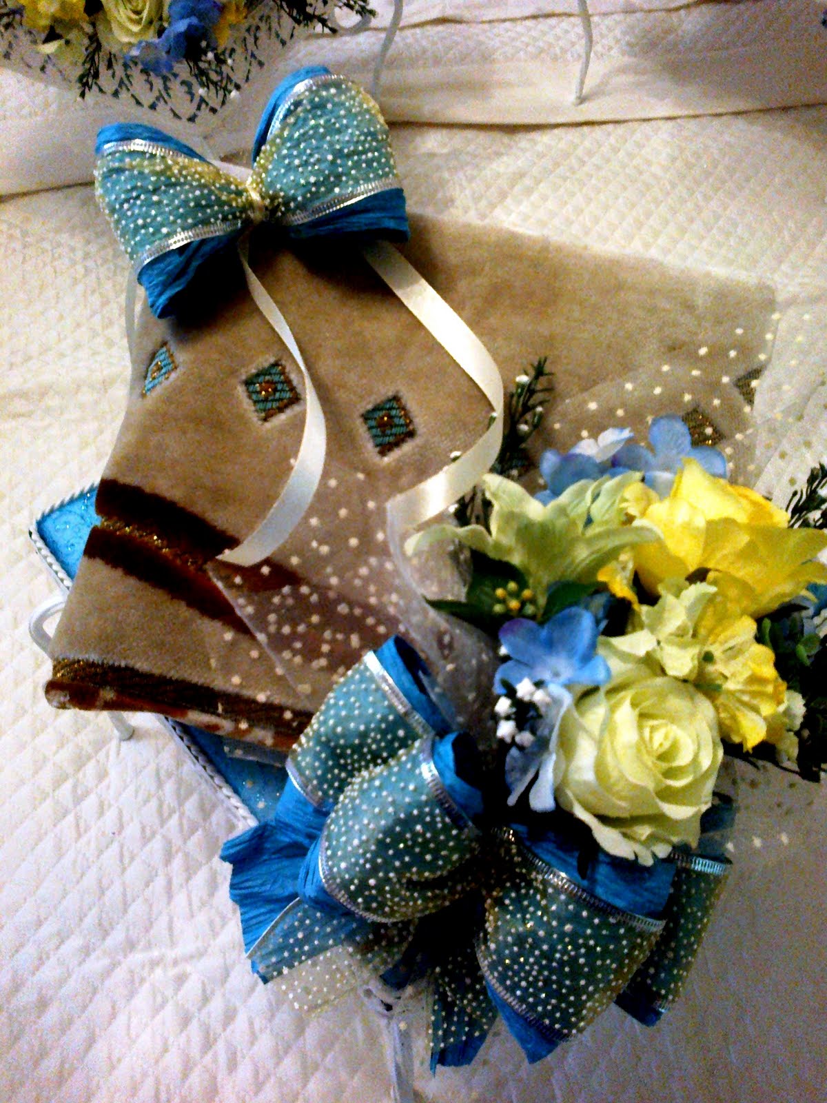 Home: Hantaran Bertema Warna Biru & Kuning