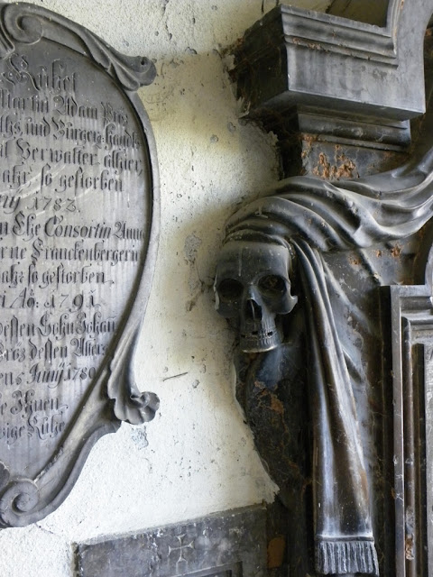 Petersfriedhof Catacomben Salzburg