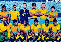 Selección de BRASIL - Temporada 1965-66 - Fidélis, Zito, Gilmar, Brito, Fontana y Paulo Henrique; Mário Américo (masajista), Jairzinho, Lima, Alcindo, Pelé y Amarildo