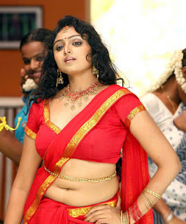 Hot Cleavages Image Of  Actress Waheeda