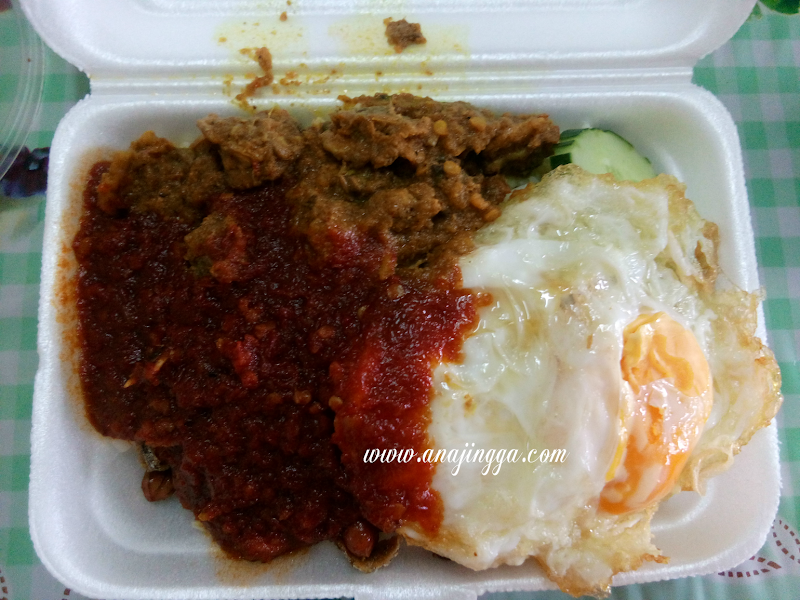 Nasi Lemak Rendang Kerang Cuma RM3.50 Sahaja 