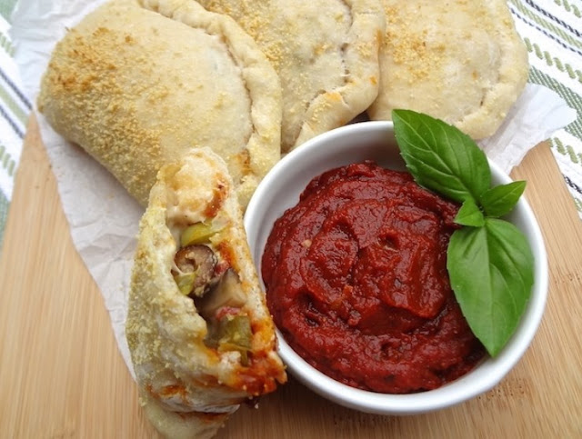 Vegan Pizza Pockets With Marinara Sauce  #pizza #vegetarian