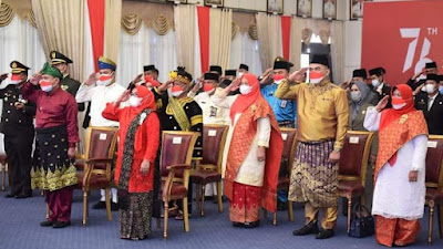 Bupati dan Pejabat  Kampar Gunakan Pakaian Adat Melayu Pada Momentum Peringatan HUT RI ke-76