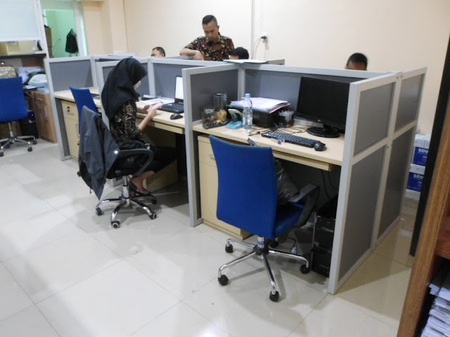 Meja Partisi 6 Orang dan Meja Partisi 2 Orang + Cubicle Workstation + Furniture Semarang