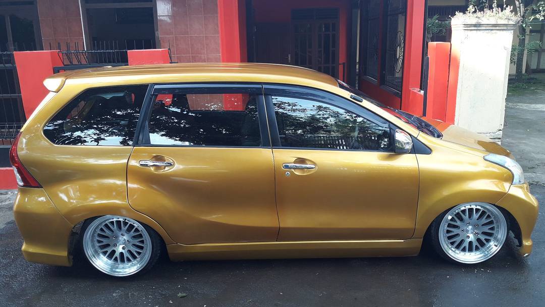  Modifikasi  Avanza  Super Keren Warna  Kuning Emas Owner 