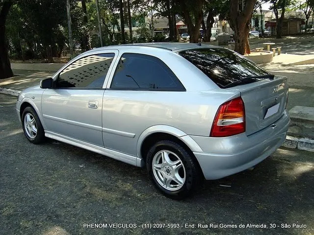 Chevrolet Astra Hatch 2001 3 Portas 1.8 MPFI - traseira