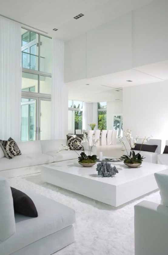 Rumah Tampak Elegan  Dengan Desain  Ruang  Tamu  Putih 