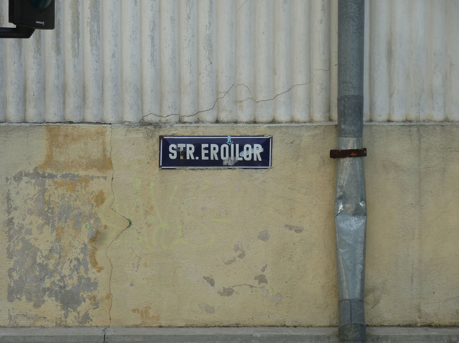 ACTUALIZARE | Strada Eroilor din Galați a fost redenumită. Găsește diferența 😆