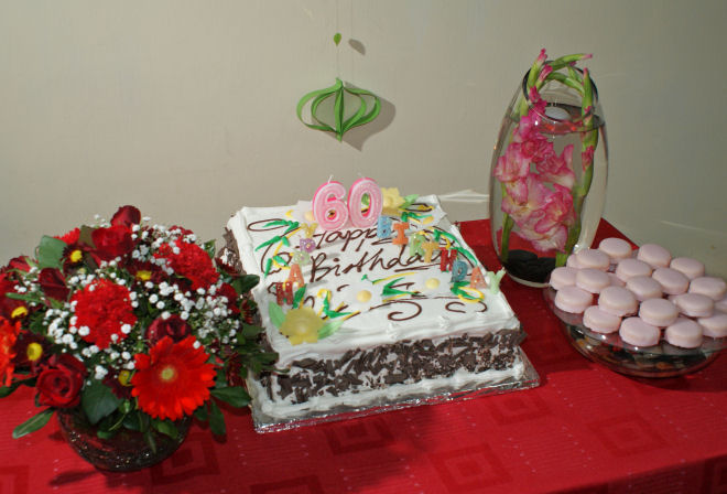 Red& Green birthday cake table decor