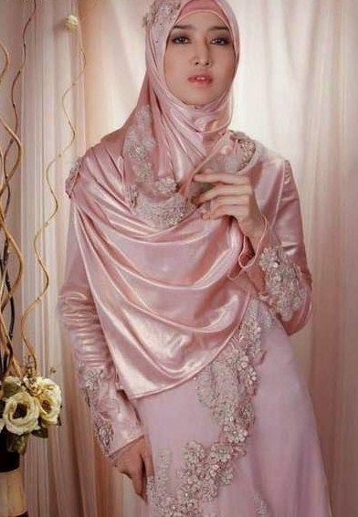   10 model kebaya  wisuda syar  i untuk wanita muslimah 