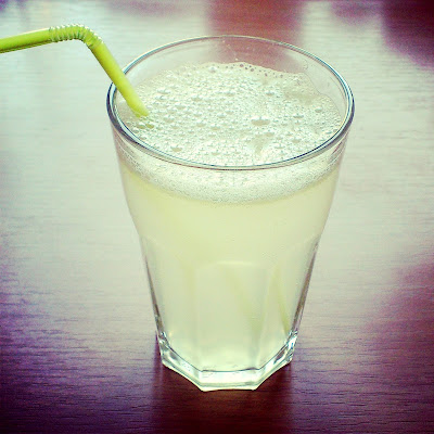 Lemoniada cytrynowa z miętą 