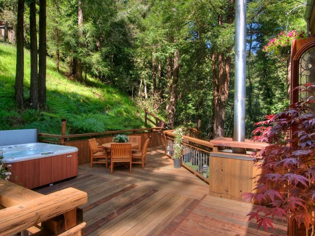 Photo of the terrace and garden furniture