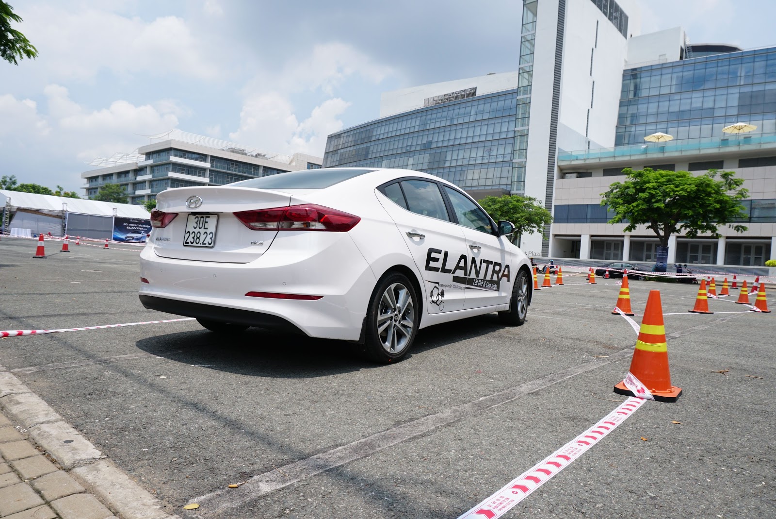 Hyundai Elantra mới ra đa năng, đa nhiệm trong vận hành