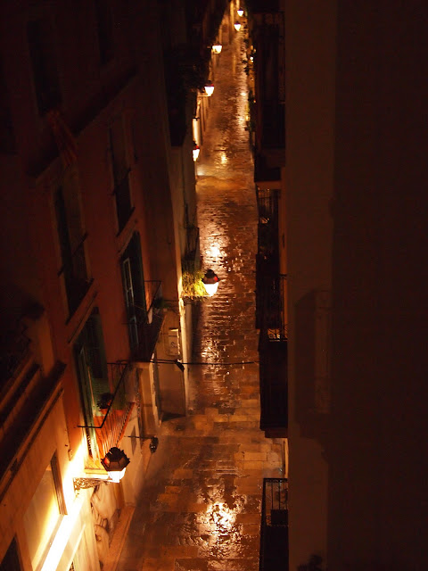 rain carrer petritxol barcelona 