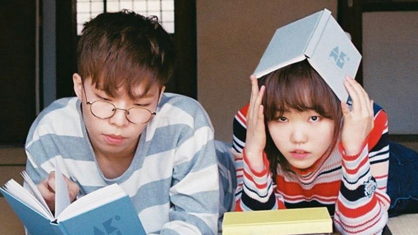 AKMU Topped Realtime Charts on Various Music Sites With 'Happening'