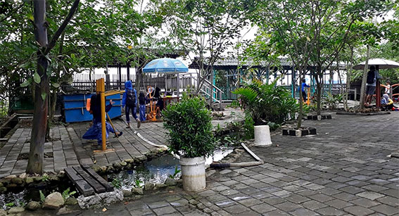 Taman di Kolam Renang Muara Kapuas Foto