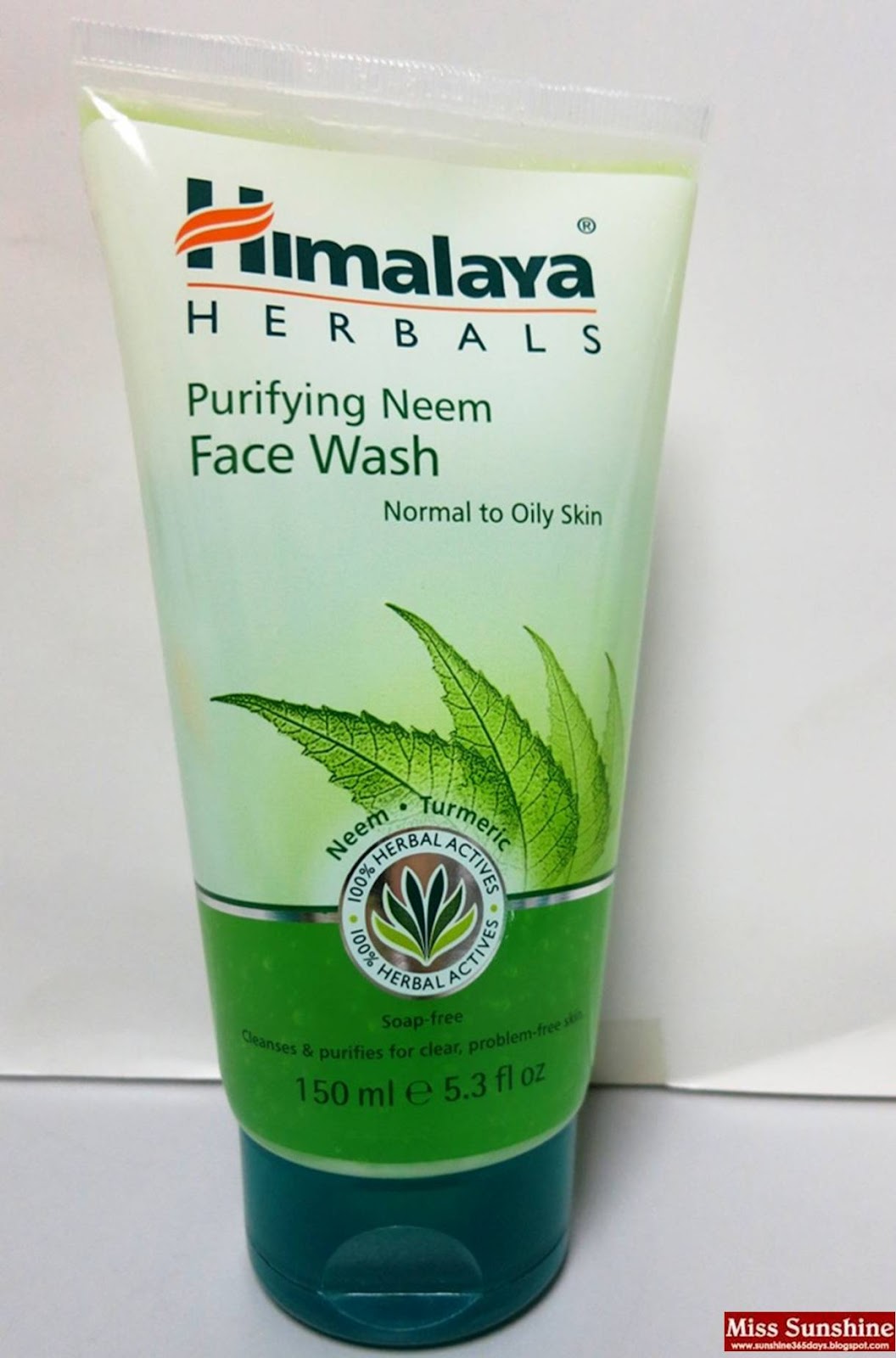 Neem and turmeric face pack for pimples