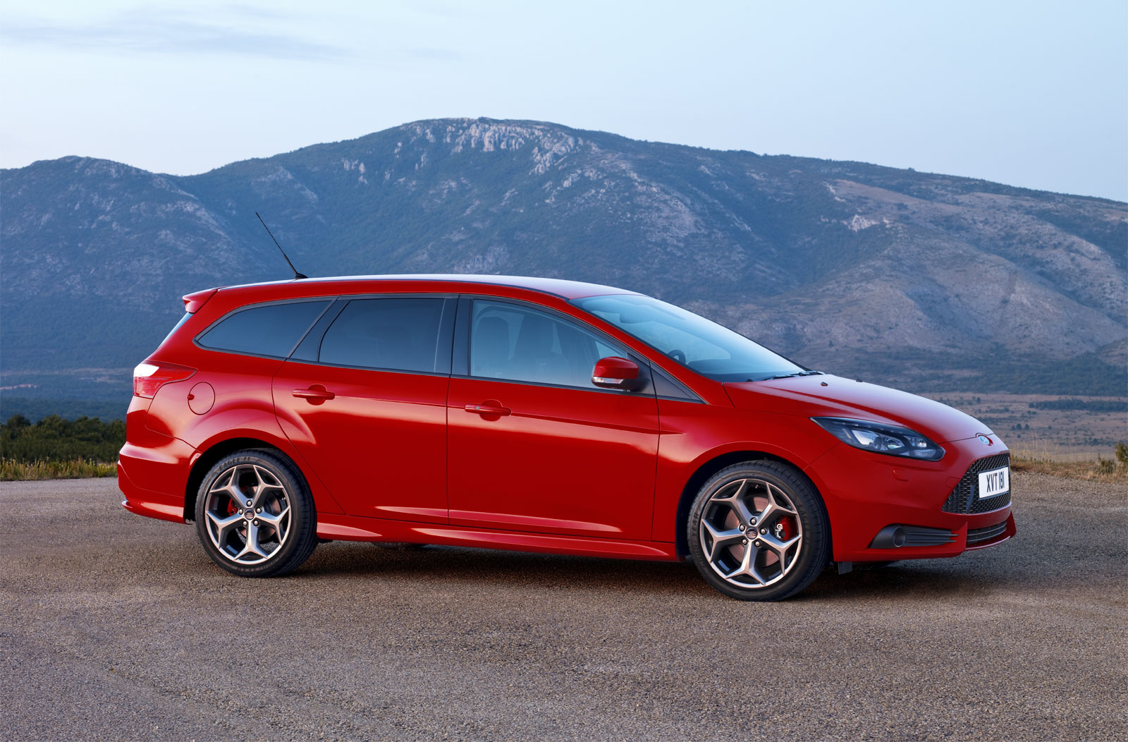 Sport Cars: Ford Focus ST Wagon Hd Wallpapers 2012