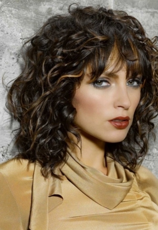 CUTE SHORT HAIRSTYLES ARE CLASSIC: Medium curly hairstyles