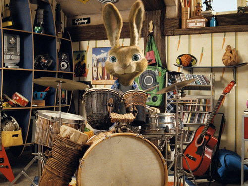 Rock n Roll with Easter Bunny! HBO presents Blockbuster of the Month – Hop