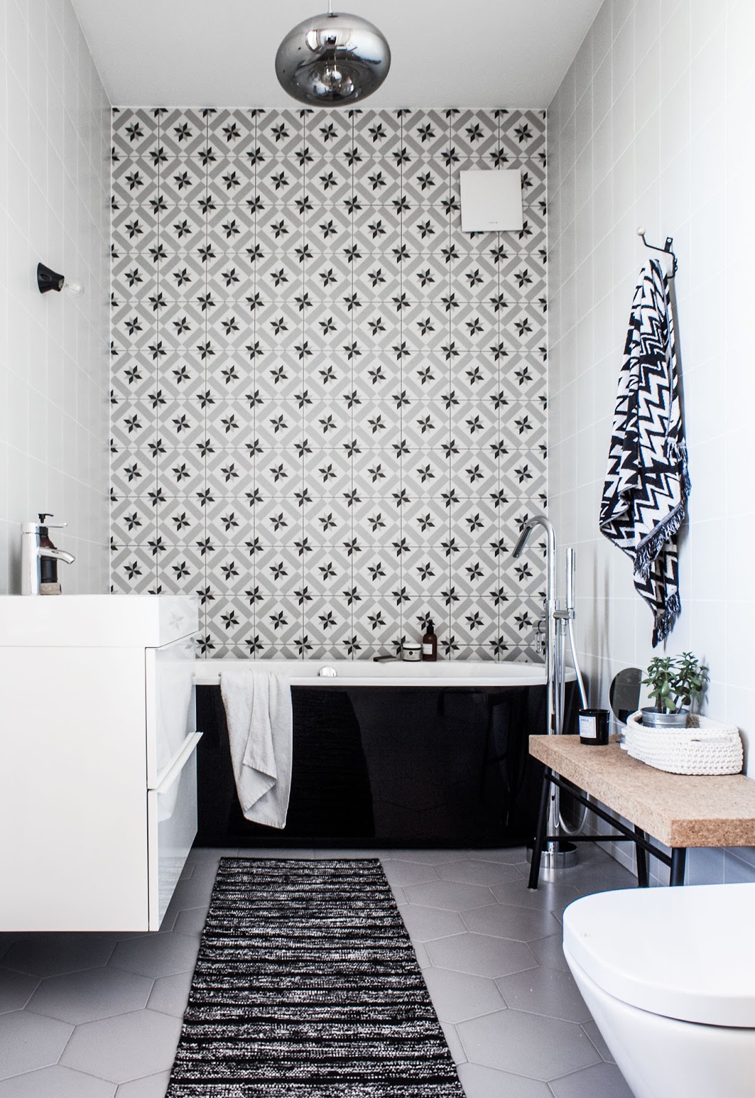 black and white bathroom decor, ornamental tiles