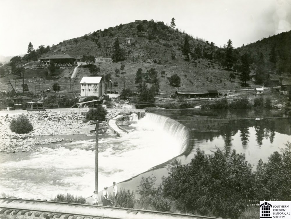 http://www.oregonencyclopedia.org/entry/view/gold_ray_dam/