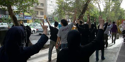  خروش و اعتراضات جوانان و زنان ومردان ایران برای آزادی 