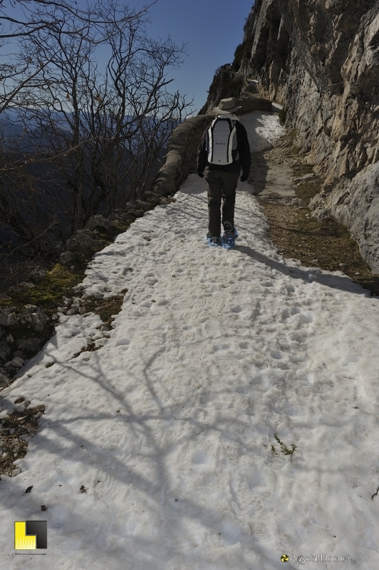 l'entrée de la vire du chemin muletier au col du rousset sur le vercors photo blachier pascal au delà du cliché