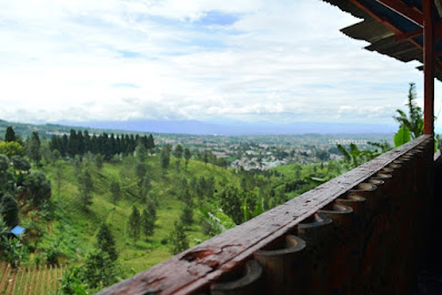 pemandangan saat istirahat di puncak