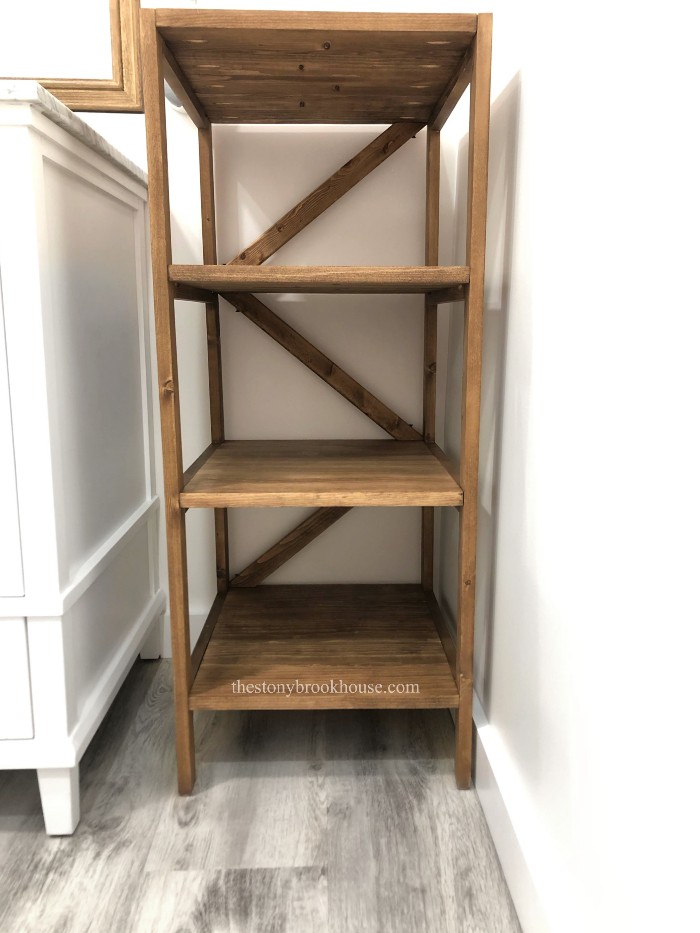 Shelf unit with braces in the back
