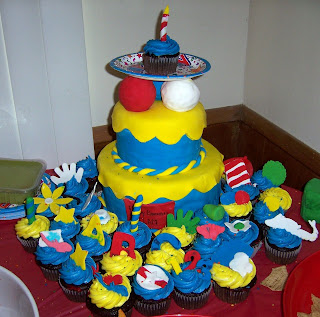 Seuss Birthday Cake on Dr  Seuss Cupcakes