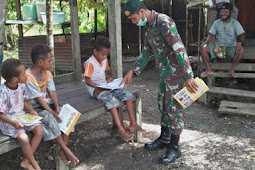 Satgas Yonif 509 Ajar Anak Sekolah Libur Karena Pandemi di Warlef