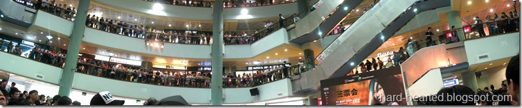 crowd-1 crowd-1
