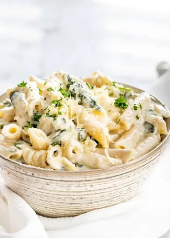 How To Make Creamy Spinach Artichoke Pasta at Home