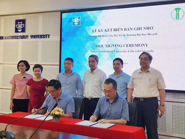 ▲大葉大學工學院李清華院長(前排右)代表學校前往越南河內建築大學交流。（記者林明佑翻攝）