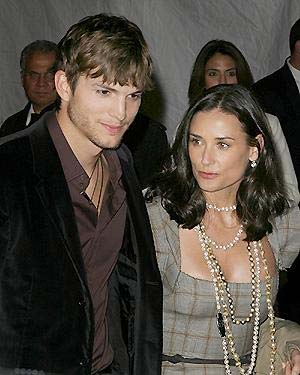 Damilola Purple DEMI  MOORE  AND ASHTON KUTCHER MARRIAGE  