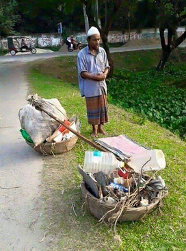 Orang-Orang Ini tetap Sholat Tepat Waktu meski Ditempat yang Tak Lazim