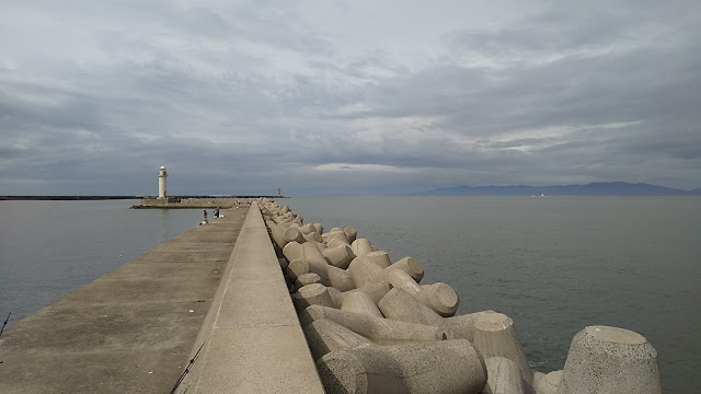 青岸（あおぎし）白灯