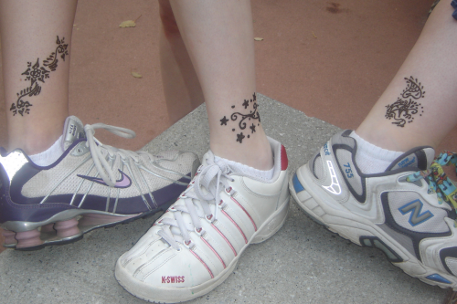 henna foot tattoo has become a fashion