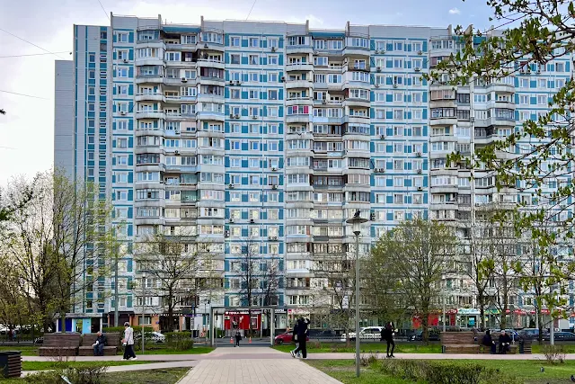 Осенний бульвар, жилой дом 1985 года постройки