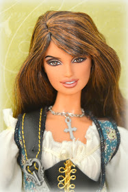 Barbie Angelica de Piratas del Caribe. Penélope Cruz. Cuerpo pivotal.