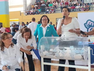 Gobernadora participa actividad alusiva “Dia de las Madres” en el palacio de los Deportes Villa Central.