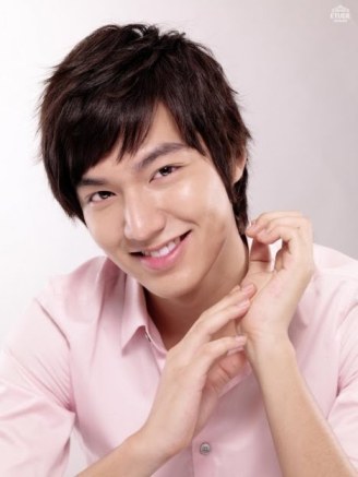 Artis Korea  full foto Lee  Min  Ho  Dengan Gaya  Rambut  Terbaru