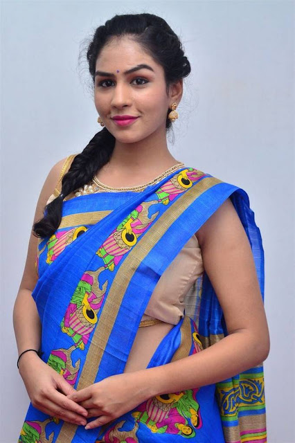 south actress pooja hot images in saree