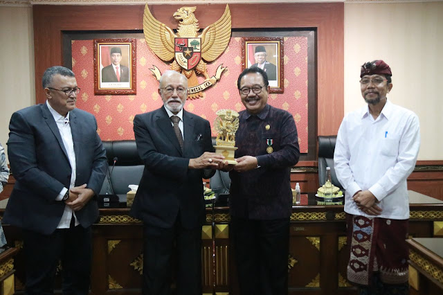   Wakil Gubernur Bali, Tjok Oka Sukawati Menerima Kunjungan Wali Nanggroe Aceh 