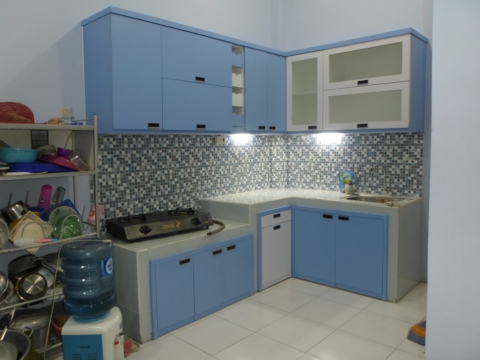  Kitchen  Set  Minimalis  bentuk L Desain Warna Biru 