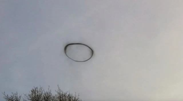 Black-Smoke-Ring-opens-up-above-Warwick-Castle-and-is-immediately-photographed-and-filmed.